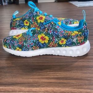 Puma Women Carson Runner 188907-01 Hibiscus
Floral Blue Running Shoes Size 8.5W